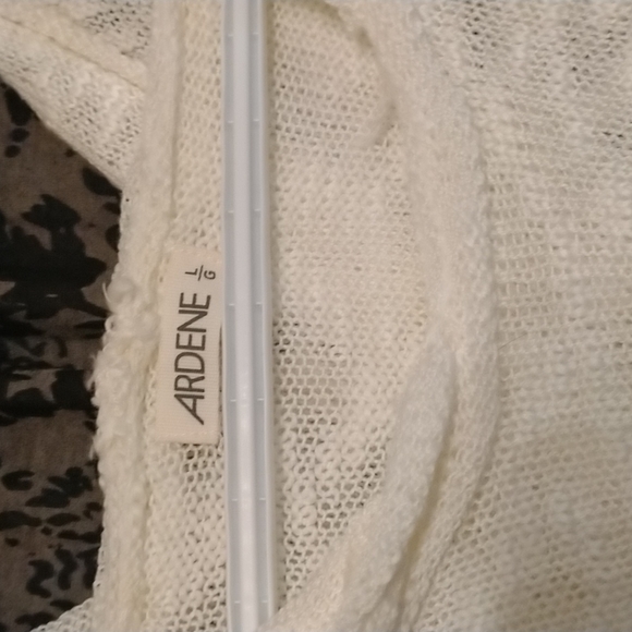 White fringed hooded Long sweater Nwot - Picture 4 of 5